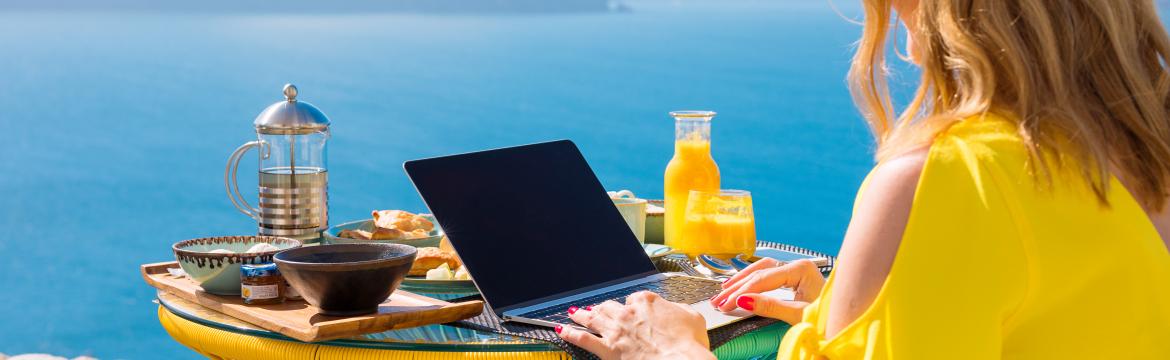 Rady a tipy pro cestování s notebookem nejen v létě