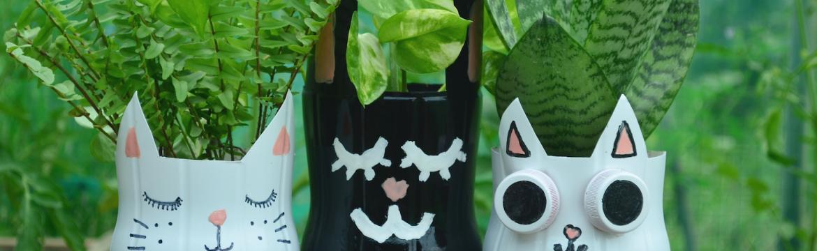 Jak vyzdobit zahradu či byt s pomocí recyklovaných skleněných nádob. Použít můžete třeba lahve na víno
