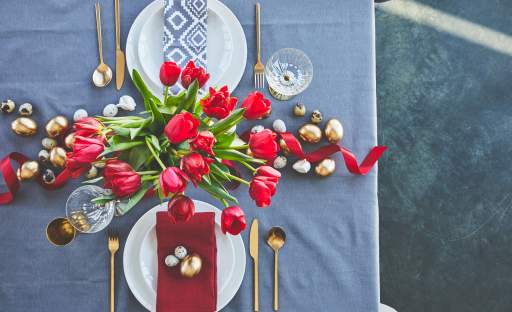Velikonočnímu stolu sluší tradiční i moderní výzdoba