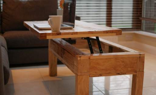 Minimalistický nábytek z dřevěných palet, který si vyrobíte svépomocí