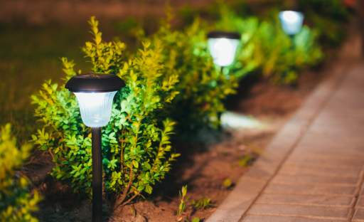 V zahradě můžete svítit ekonomicky i ekologicky