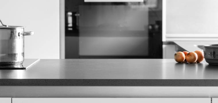 Kuchyňské pracovní desky – oblíbené materiály a design