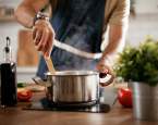 Desatero vychytávek a triků, které vám usnadní vaření a ušetří čas strávený v kuchyni